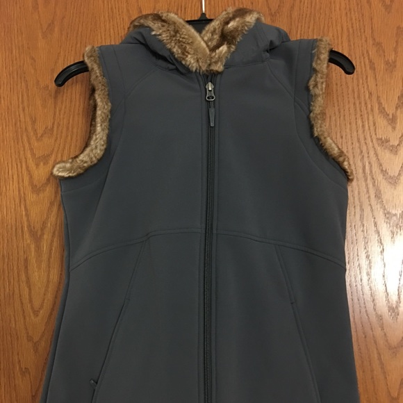 🎉HP🎉 Marmot-Women’s Faux Fur Hooded Vest - Picture 2 of 5